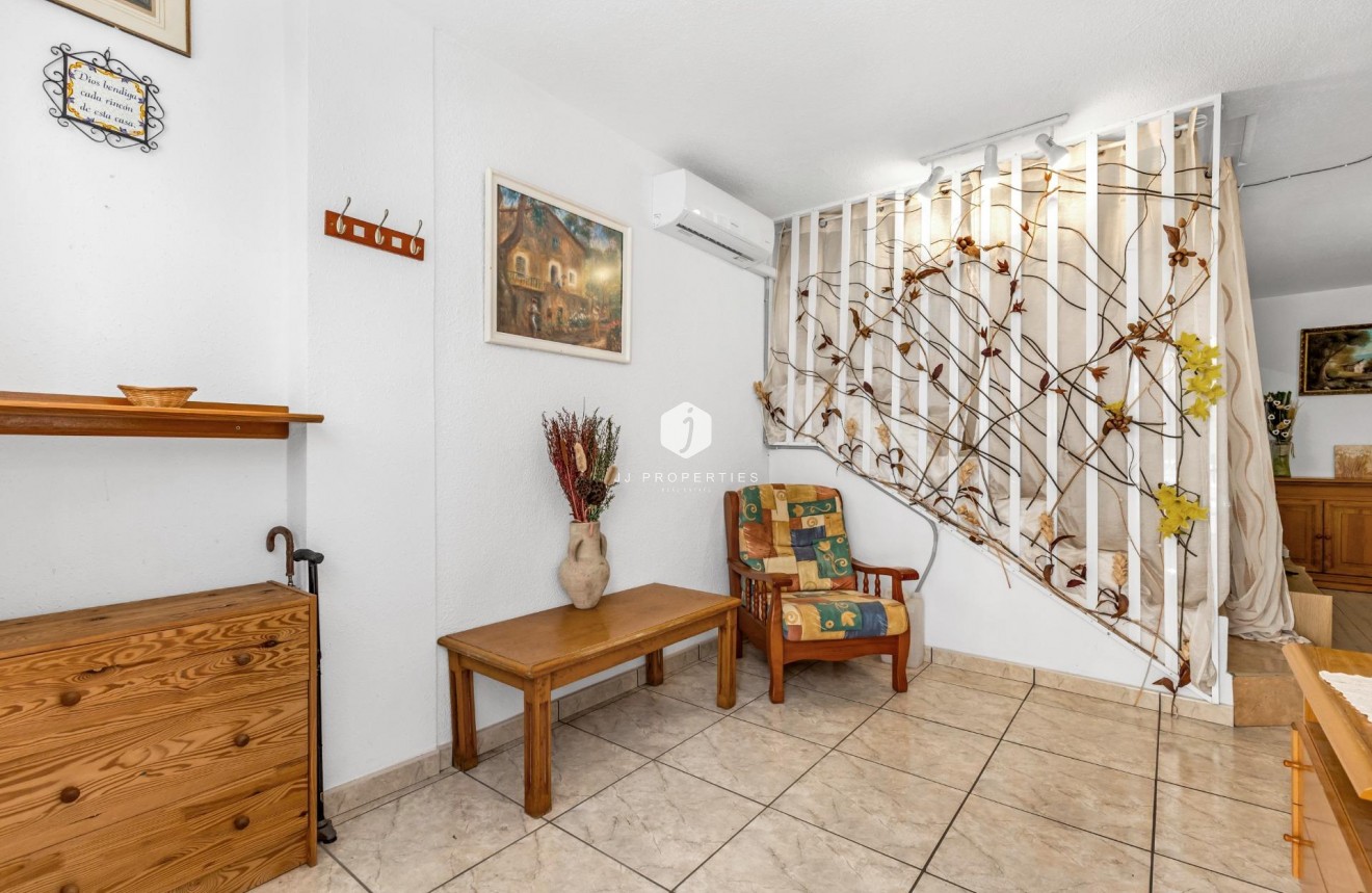 Resale - Bungalow -
Torrevieja - Centro