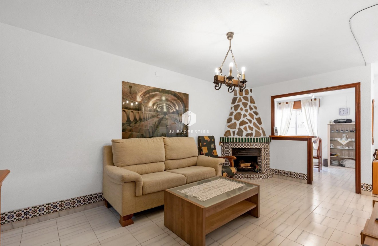 Resale - Bungalow -
Torrevieja - Centro