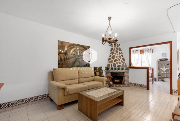 Resale - Bungalow -
Torrevieja - Centro