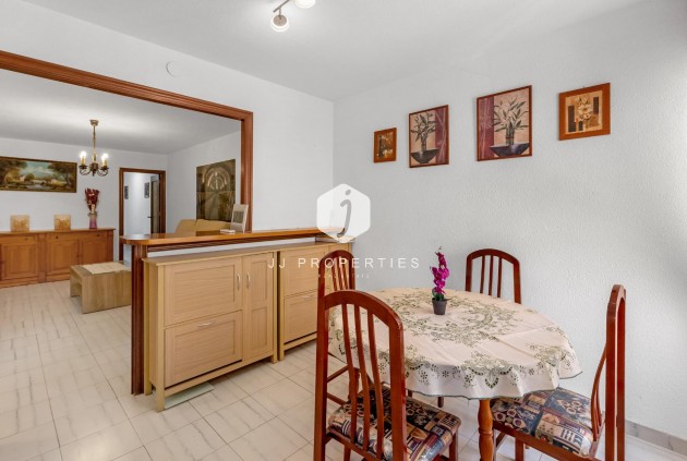 Resale - Bungalow -
Torrevieja - Centro