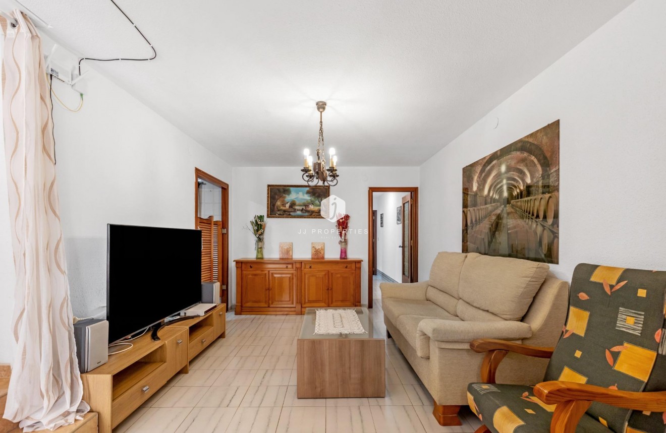 Resale - Bungalow -
Torrevieja - Centro