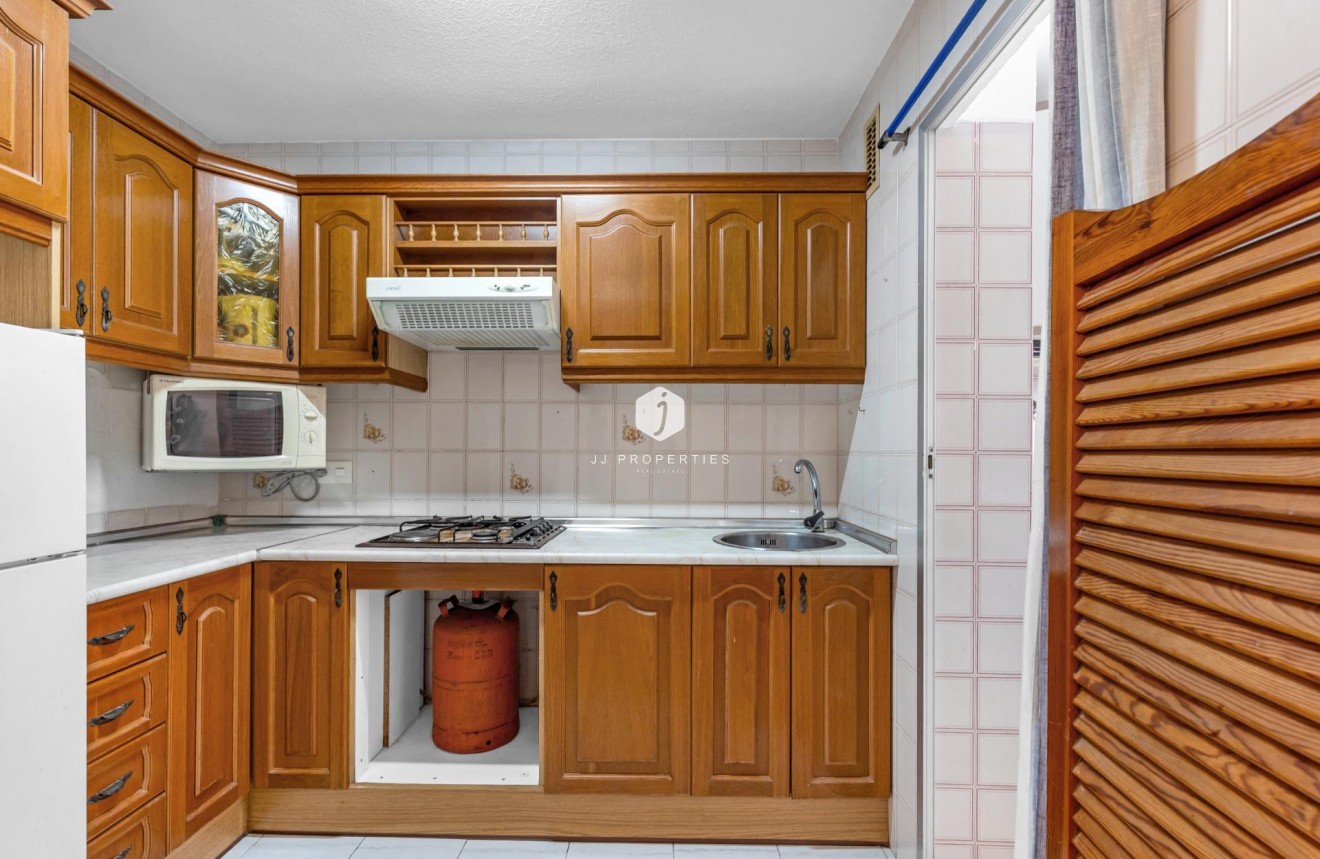 Resale - Bungalow -
Torrevieja - Centro
