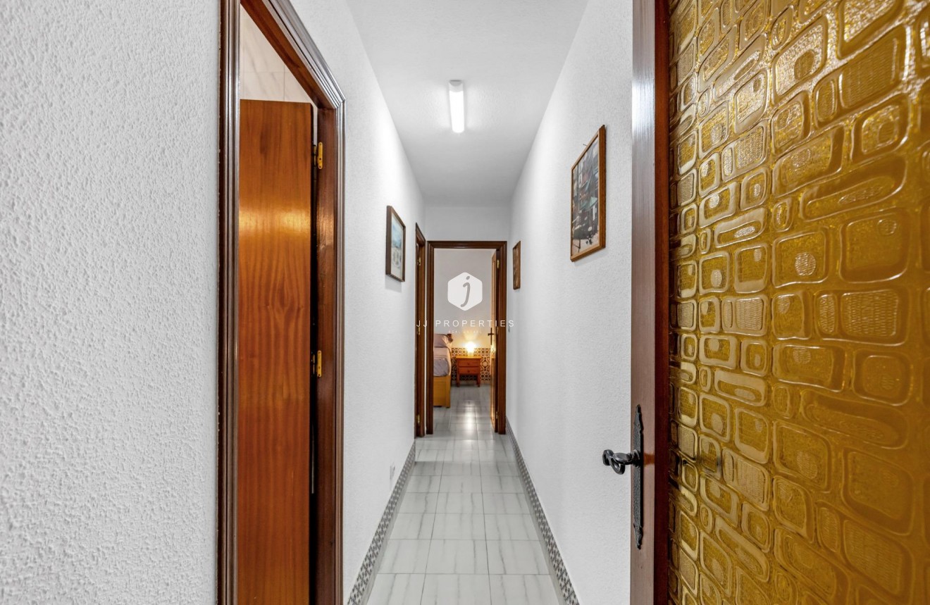 Resale - Bungalow -
Torrevieja - Centro