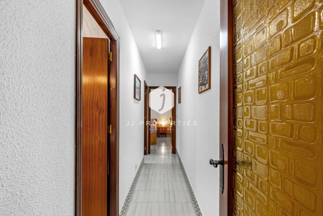 Resale - Bungalow -
Torrevieja - Centro