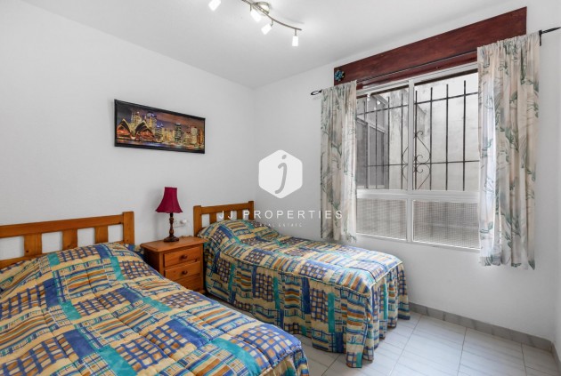 Resale - Bungalow -
Torrevieja - Centro