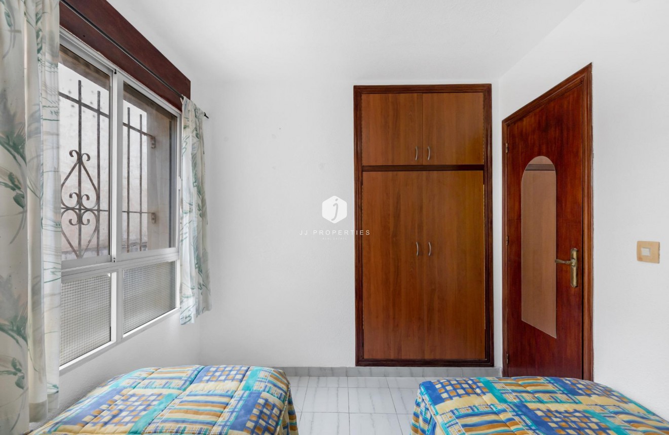 Resale - Bungalow -
Torrevieja - Centro