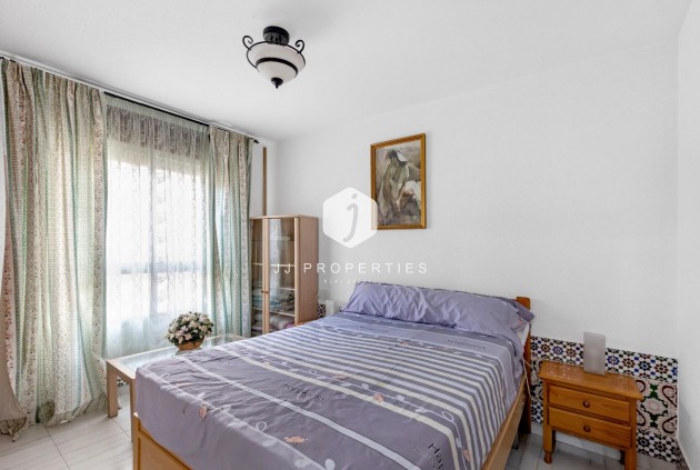 Resale - Bungalow -
Torrevieja - Centro