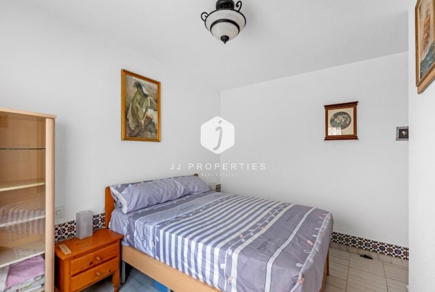 Resale - Bungalow -
Torrevieja - Centro