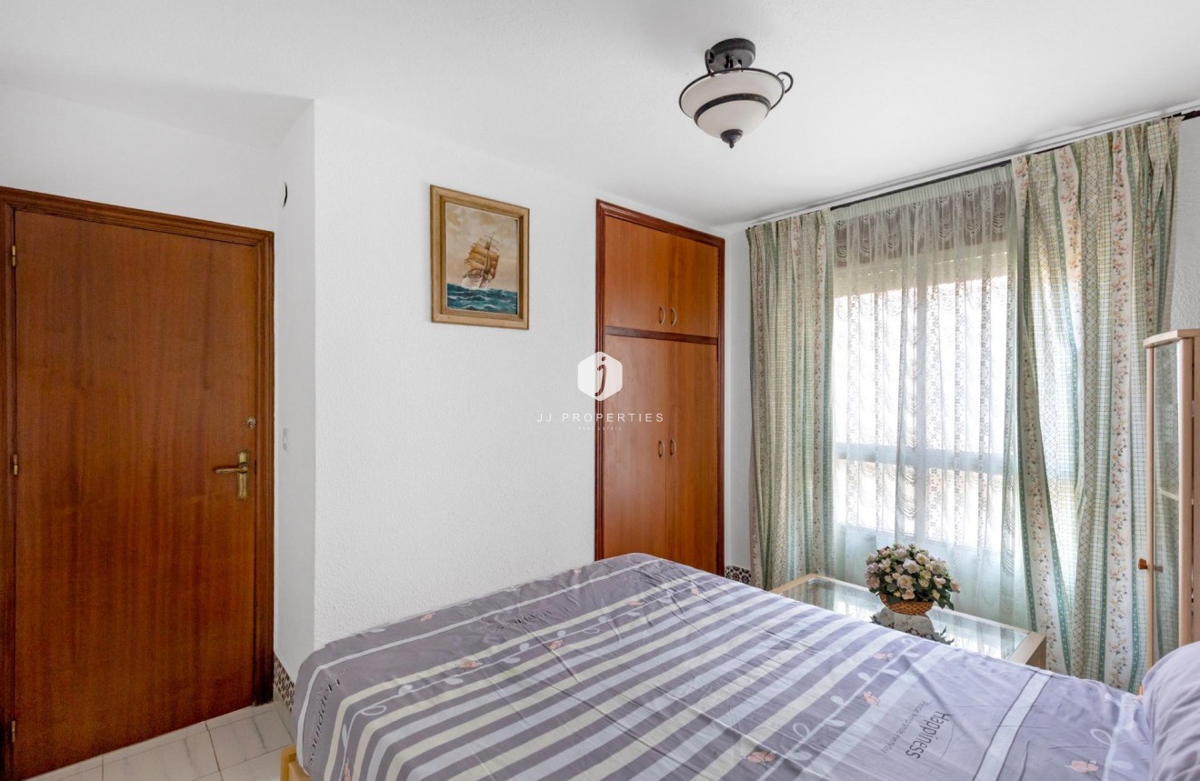 Resale - Bungalow -
Torrevieja - Centro