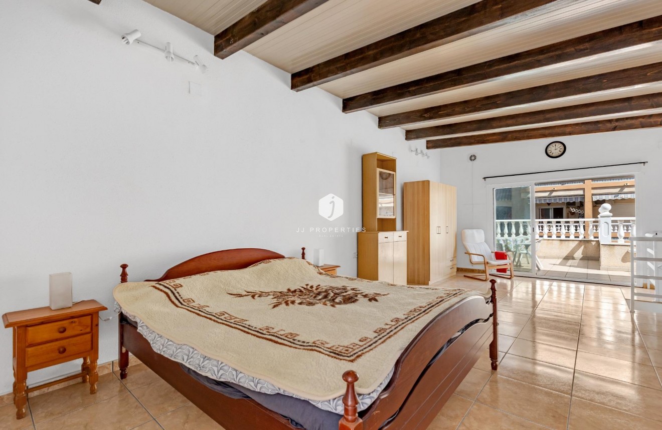 Resale - Bungalow -
Torrevieja - Centro