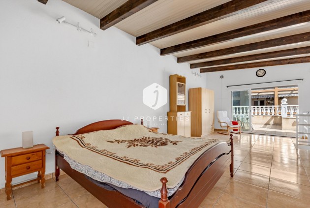 Resale - Bungalow -
Torrevieja - Centro