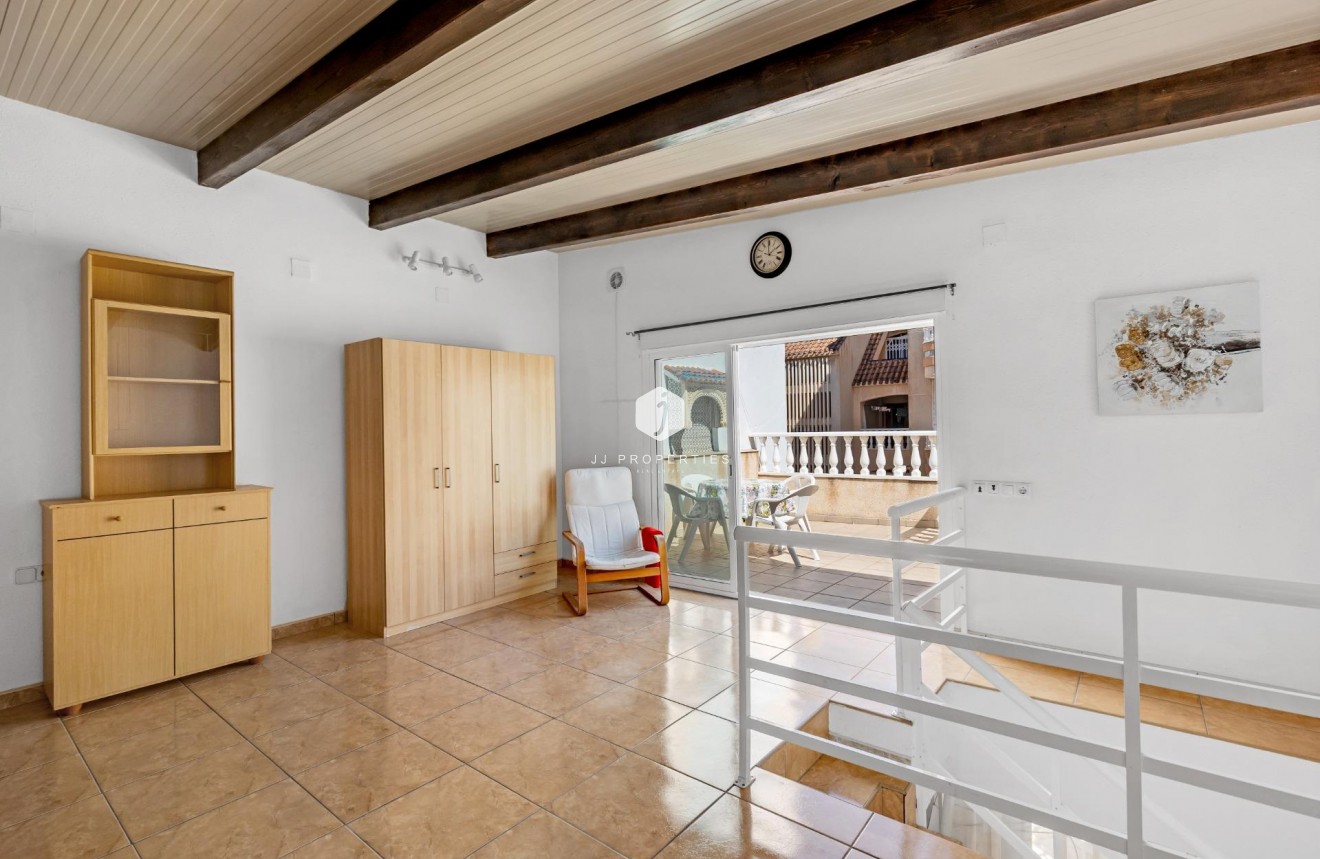 Resale - Bungalow -
Torrevieja - Centro
