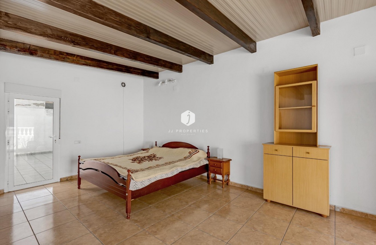 Resale - Bungalow -
Torrevieja - Centro