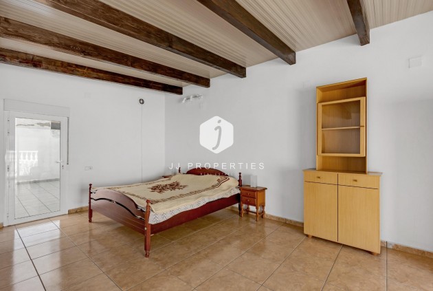 Resale - Bungalow -
Torrevieja - Centro