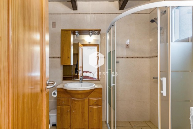 Resale - Bungalow -
Torrevieja - Centro