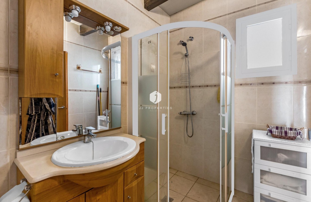 Resale - Bungalow -
Torrevieja - Centro