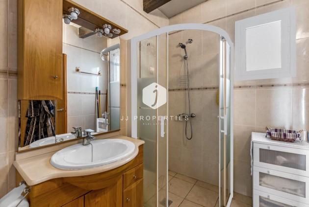Resale - Bungalow -
Torrevieja - Centro