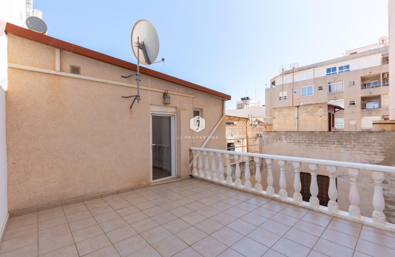 Resale - Bungalow -
Torrevieja - Centro