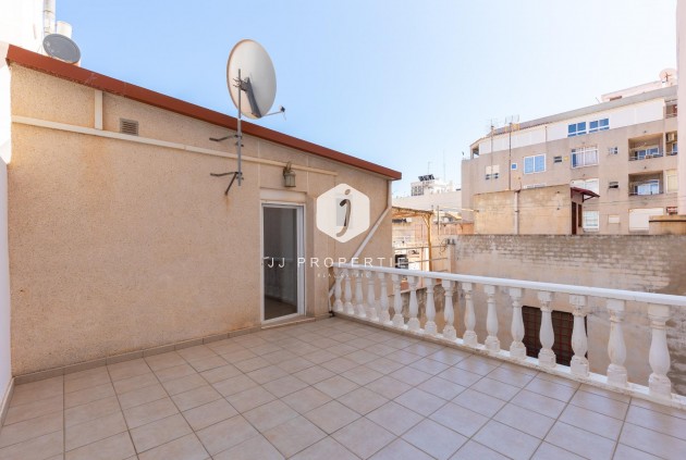 Resale - Bungalow -
Torrevieja - Centro