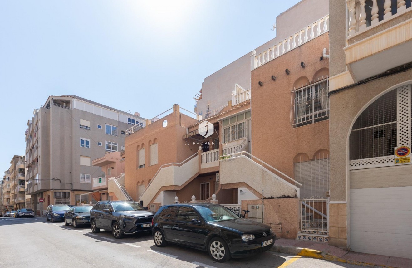 Resale - Bungalow -
Torrevieja - Centro
