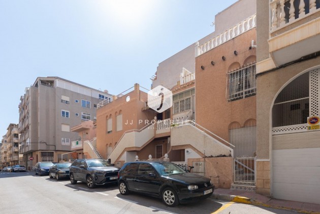 Resale - Bungalow -
Torrevieja - Centro