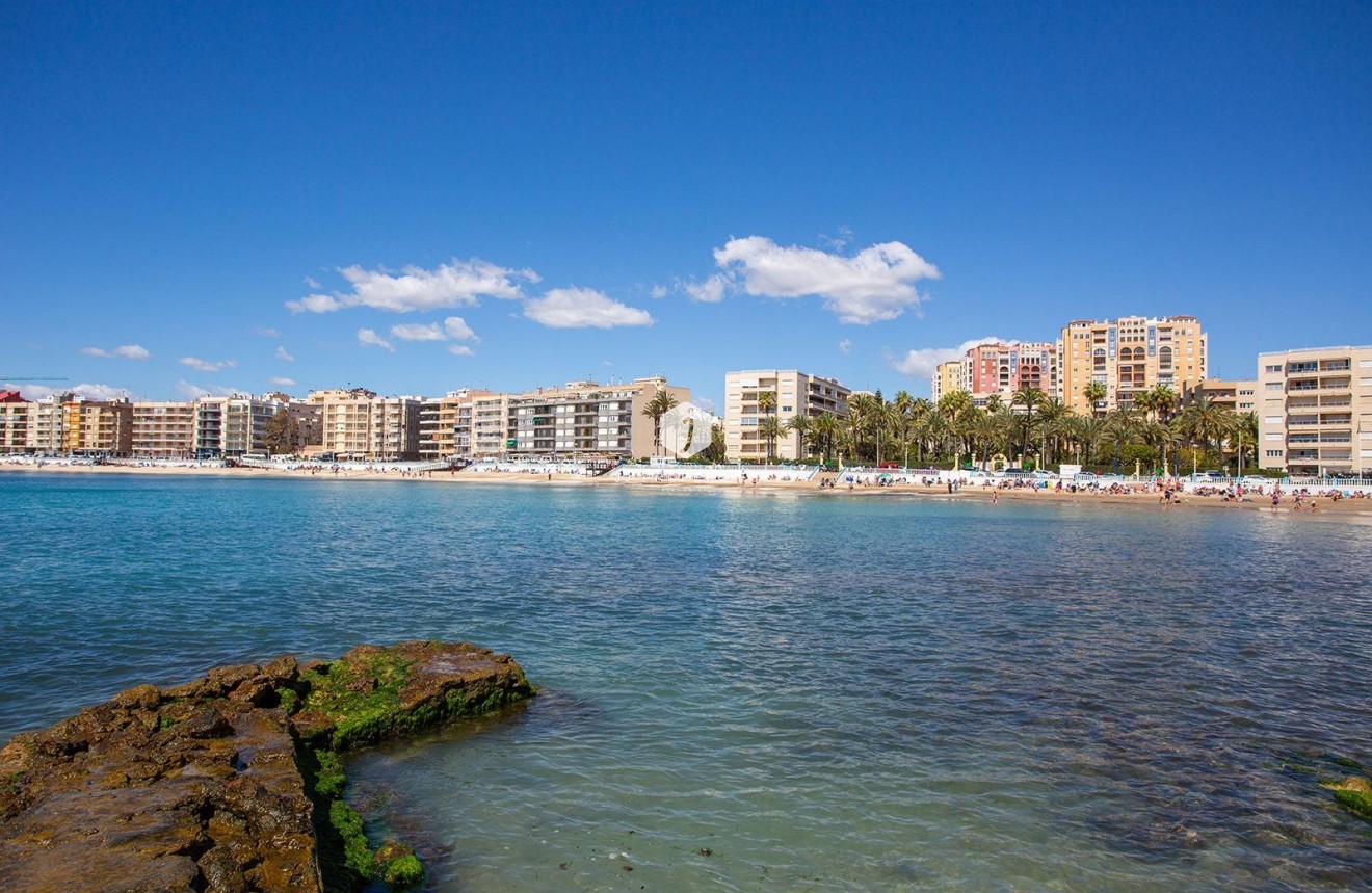 Resale - Bungalow -
Torrevieja - Centro