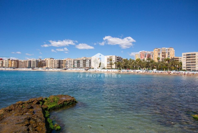 Resale - Bungalow -
Torrevieja - Centro