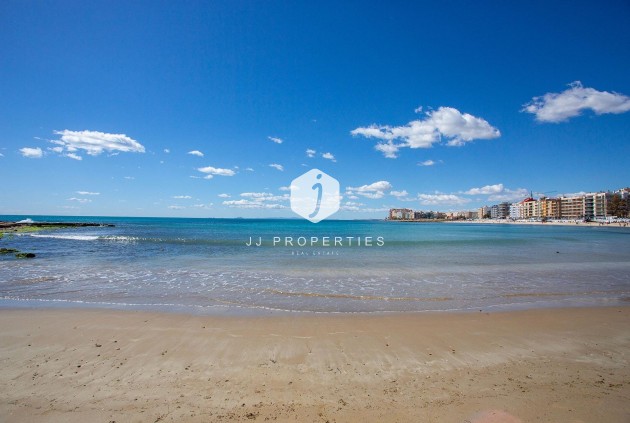 Resale - Bungalow -
Torrevieja - Centro