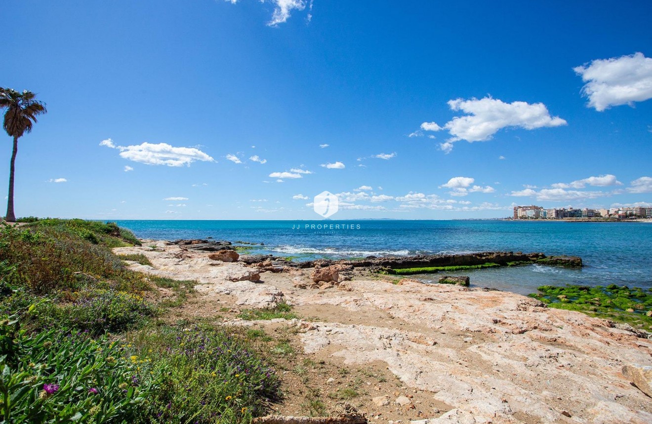 Resale - Bungalow -
Torrevieja - Centro