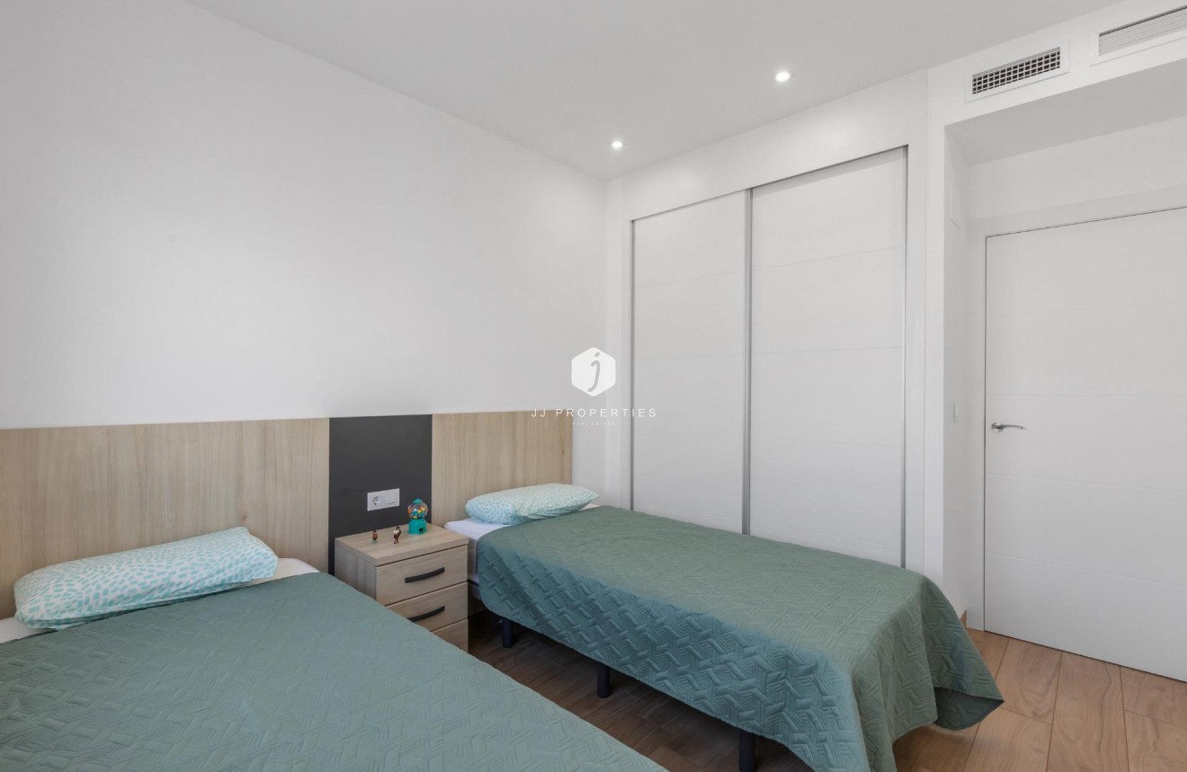 Z drugiej ręki - Daszek -
Torrevieja - Los Balcones - Los Altos del Edén