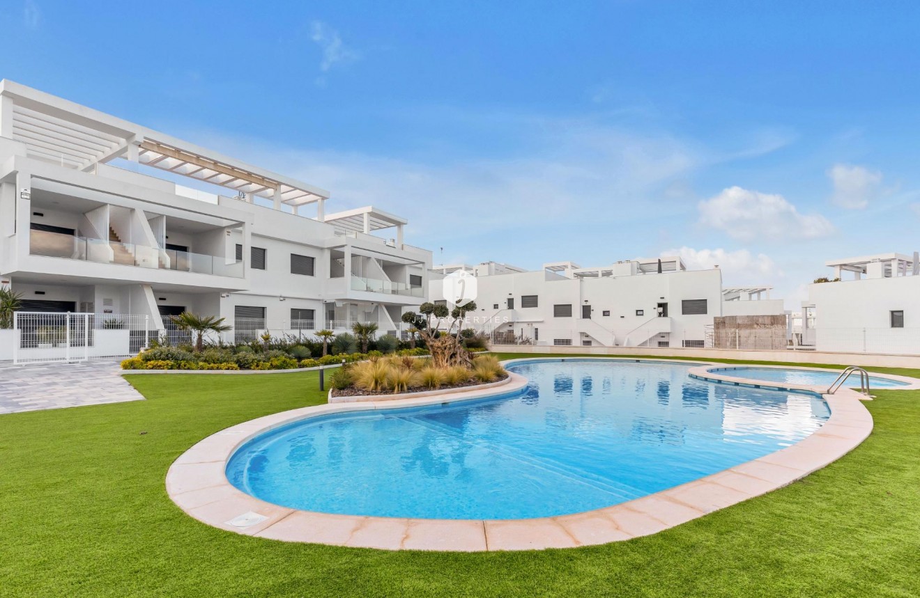 Z drugiej ręki - Daszek -
Torrevieja - Los Balcones - Los Altos del Edén