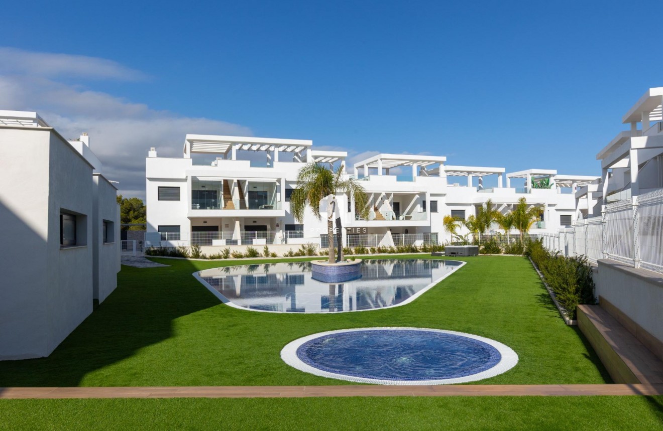 Z drugiej ręki - Daszek -
Torrevieja - Los Balcones - Los Altos del Edén