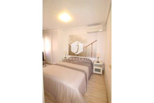 Tweedehands - Appartement / flat -
Torrevieja - Centro
