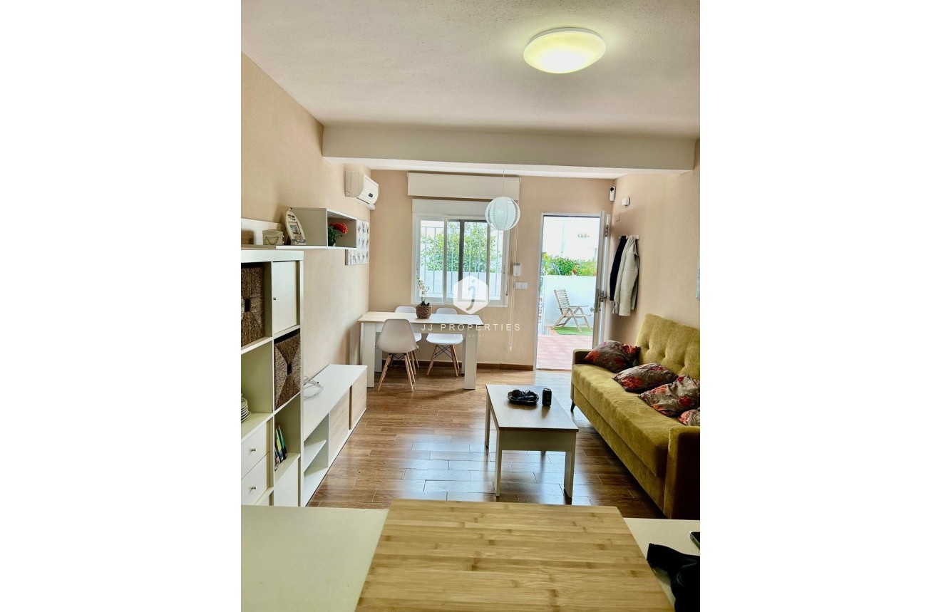 Aus zweiter Hand - Wohnung -
Torrevieja - Sector 25