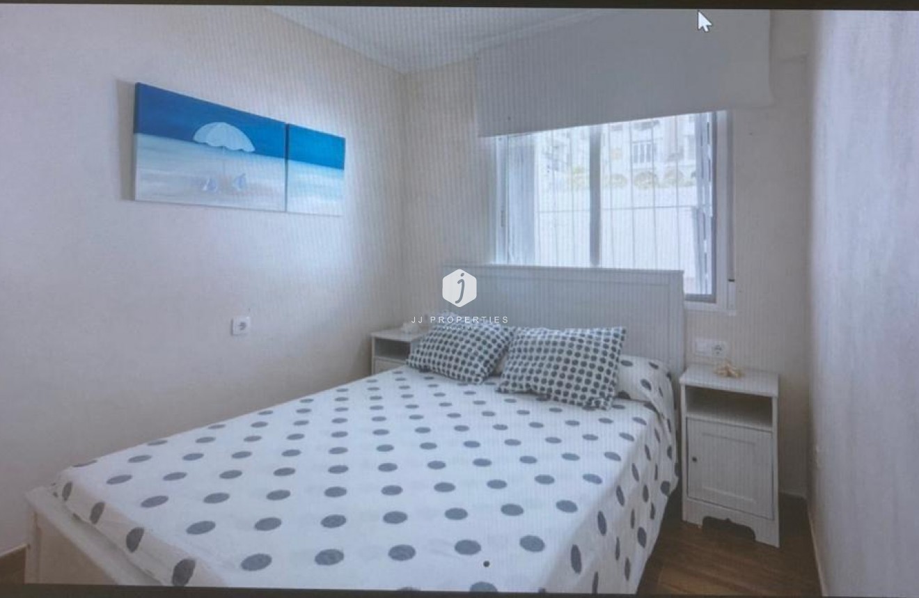 Aus zweiter Hand - Wohnung -
Torrevieja - Sector 25