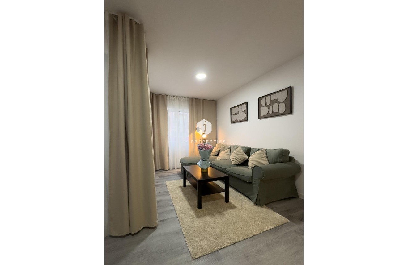 Tweedehands - Appartement / flat -
Torrevieja - Centro