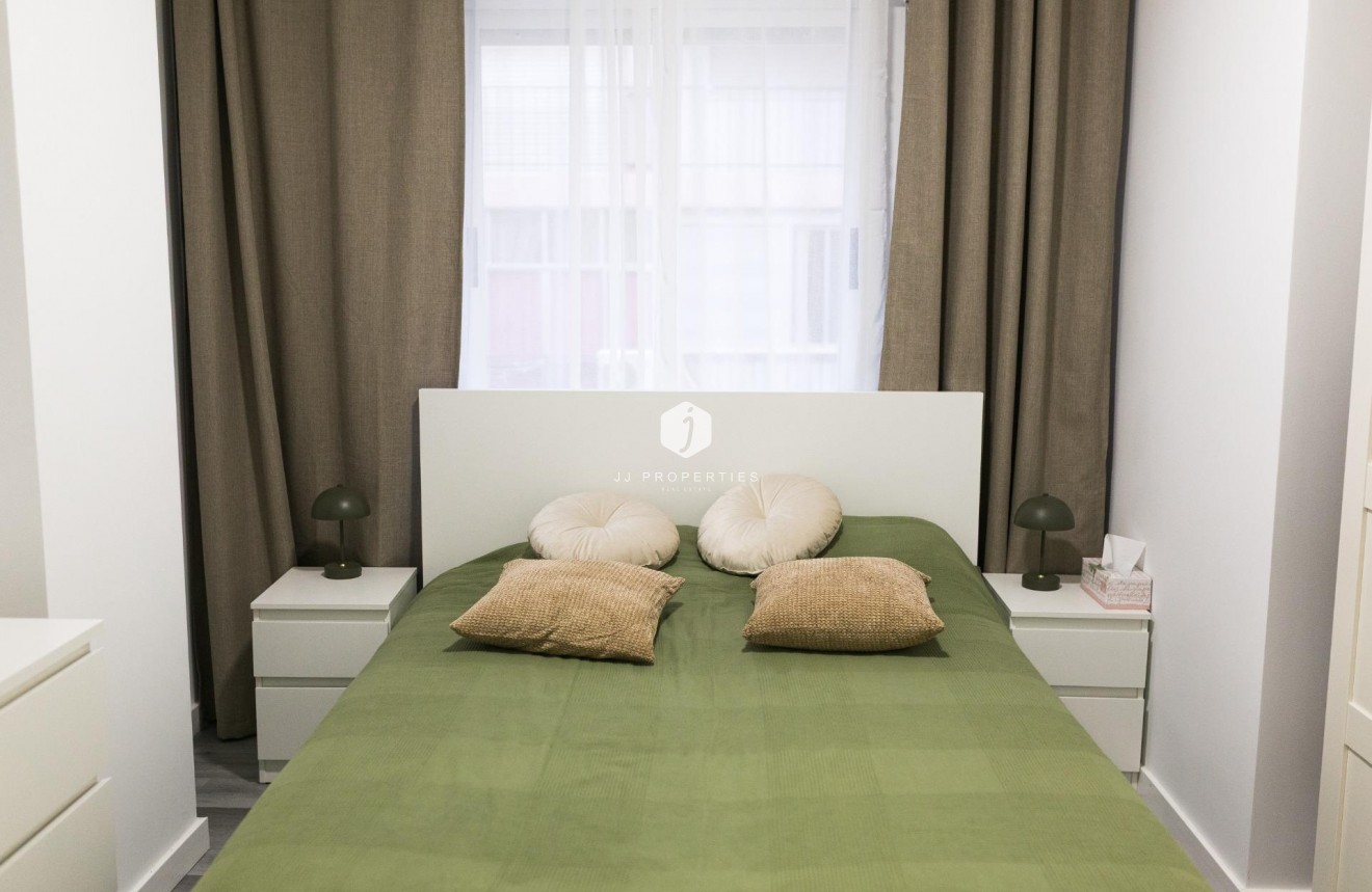 Tweedehands - Appartement / flat -
Torrevieja - Centro