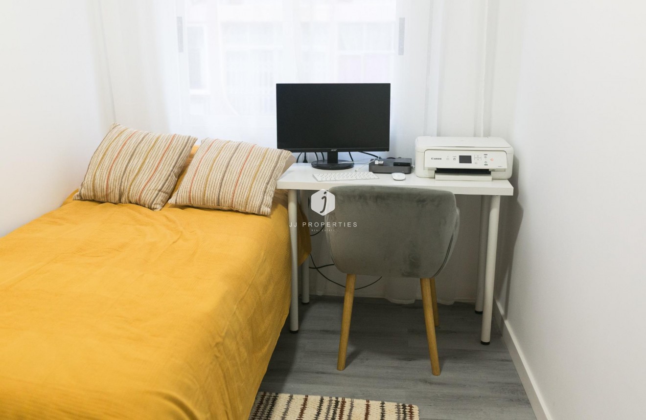 Tweedehands - Appartement / flat -
Torrevieja - Centro