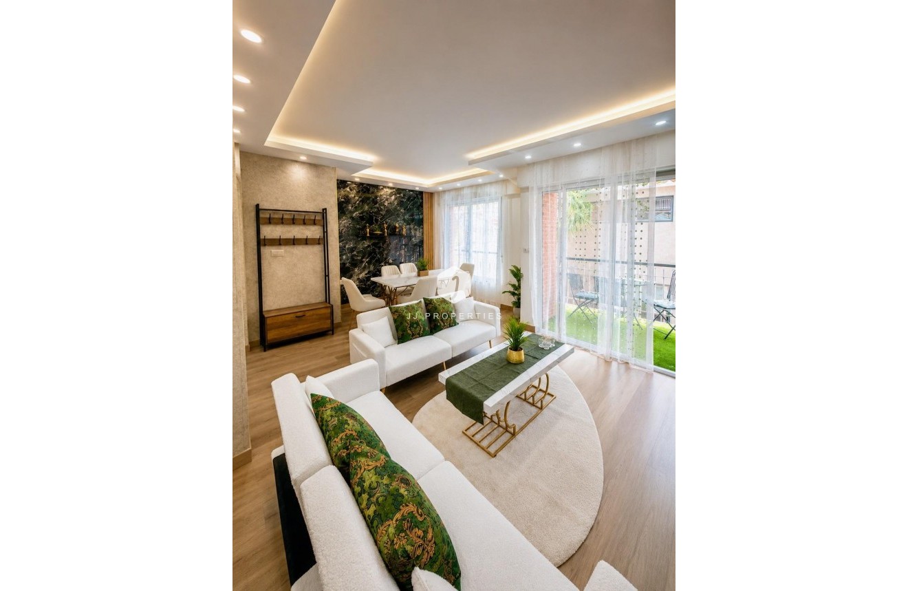 Segunda mano - Apartamento / piso -
Torrevieja - Centro - Muelle Pesquero