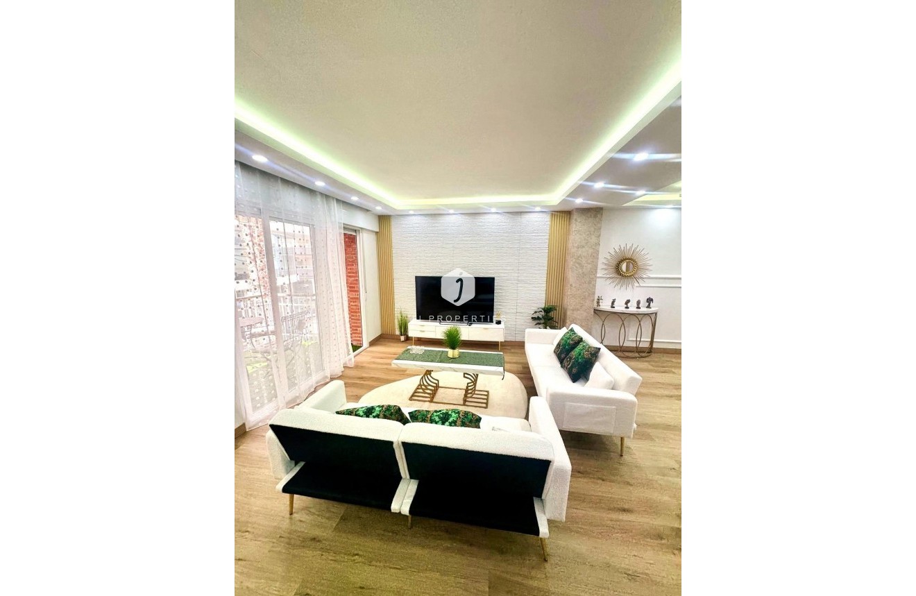 Segunda mano - Apartamento / piso -
Torrevieja - Centro - Muelle Pesquero