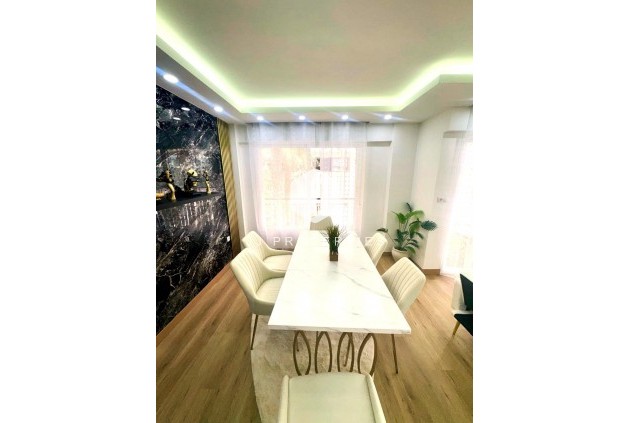 Segunda mano - Apartamento / piso -
Torrevieja - Centro - Muelle Pesquero