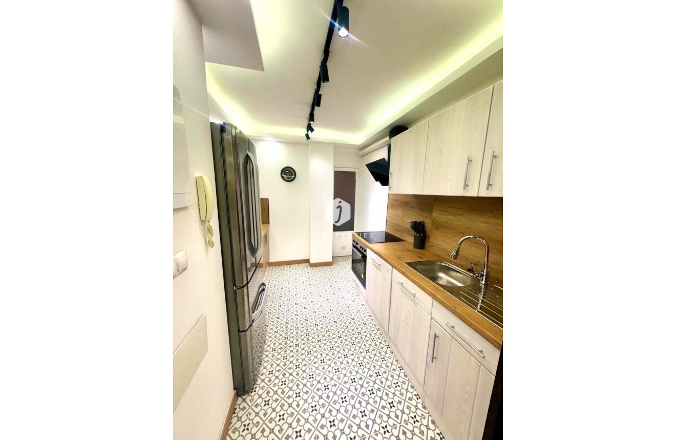 Segunda mano - Apartamento / piso -
Torrevieja - Centro - Muelle Pesquero