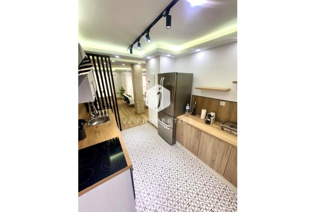 Segunda mano - Apartamento / piso -
Torrevieja - Centro - Muelle Pesquero