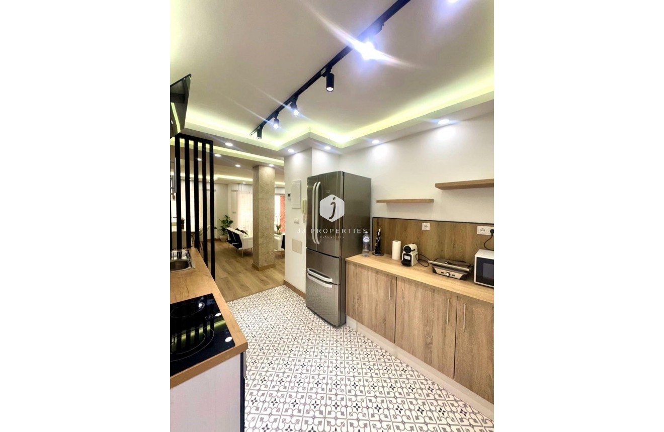 Segunda mano - Apartamento / piso -
Torrevieja - Centro - Muelle Pesquero
