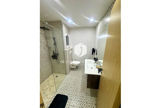 Segunda mano - Apartamento / piso -
Torrevieja - Centro - Muelle Pesquero