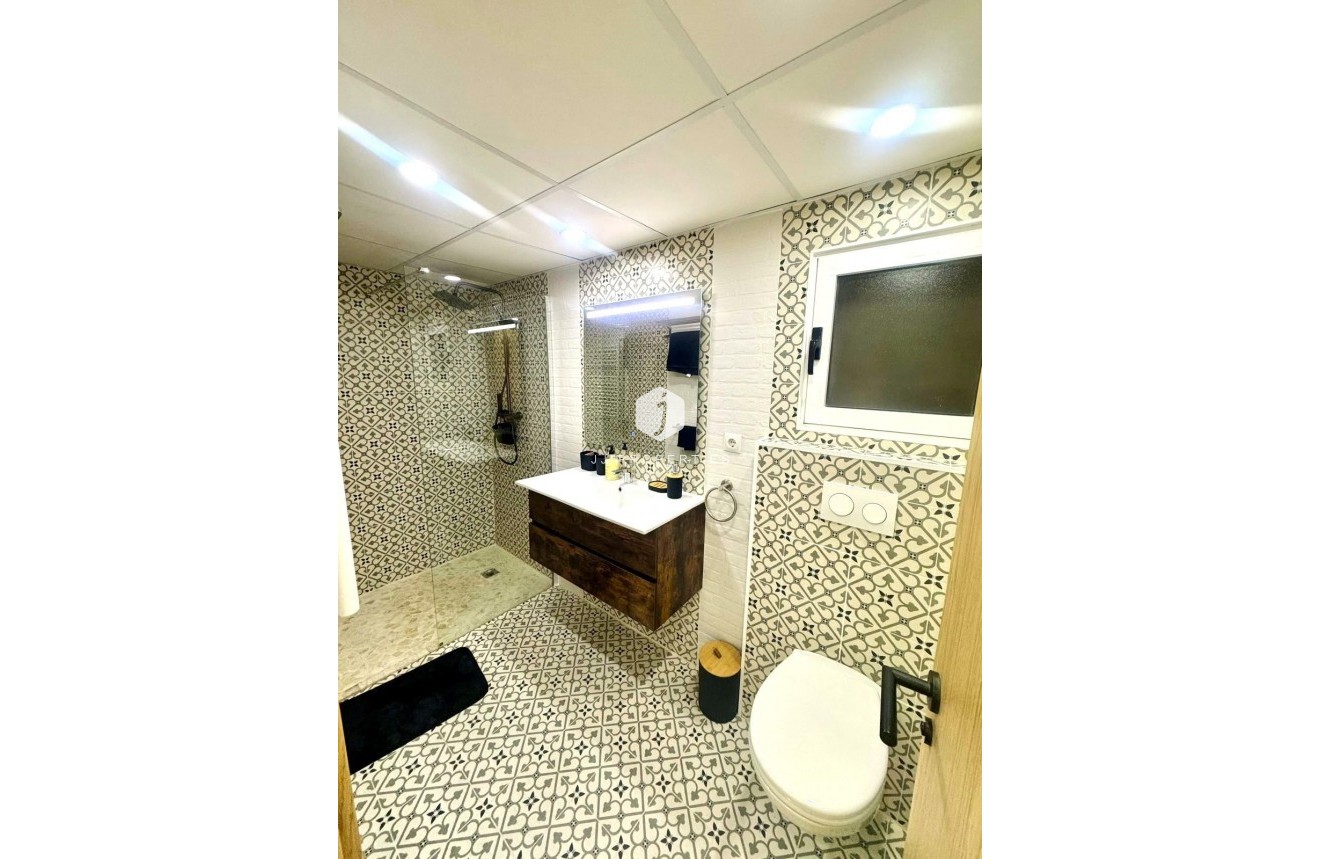 Segunda mano - Apartamento / piso -
Torrevieja - Centro - Muelle Pesquero
