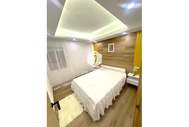 Segunda mano - Apartamento / piso -
Torrevieja - Centro - Muelle Pesquero