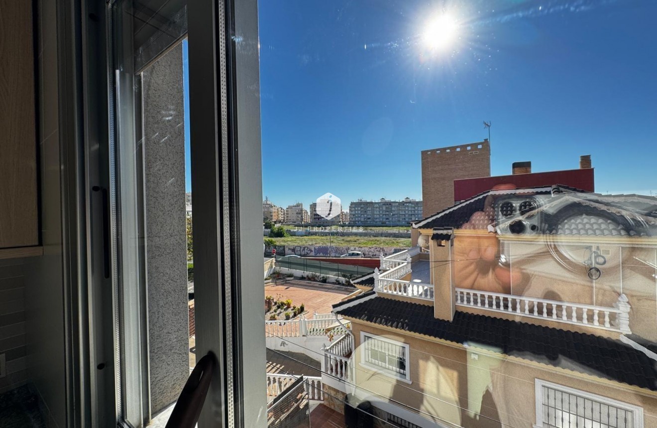 Resale - Apartment / flat -
Torrevieja - Playa del Cura