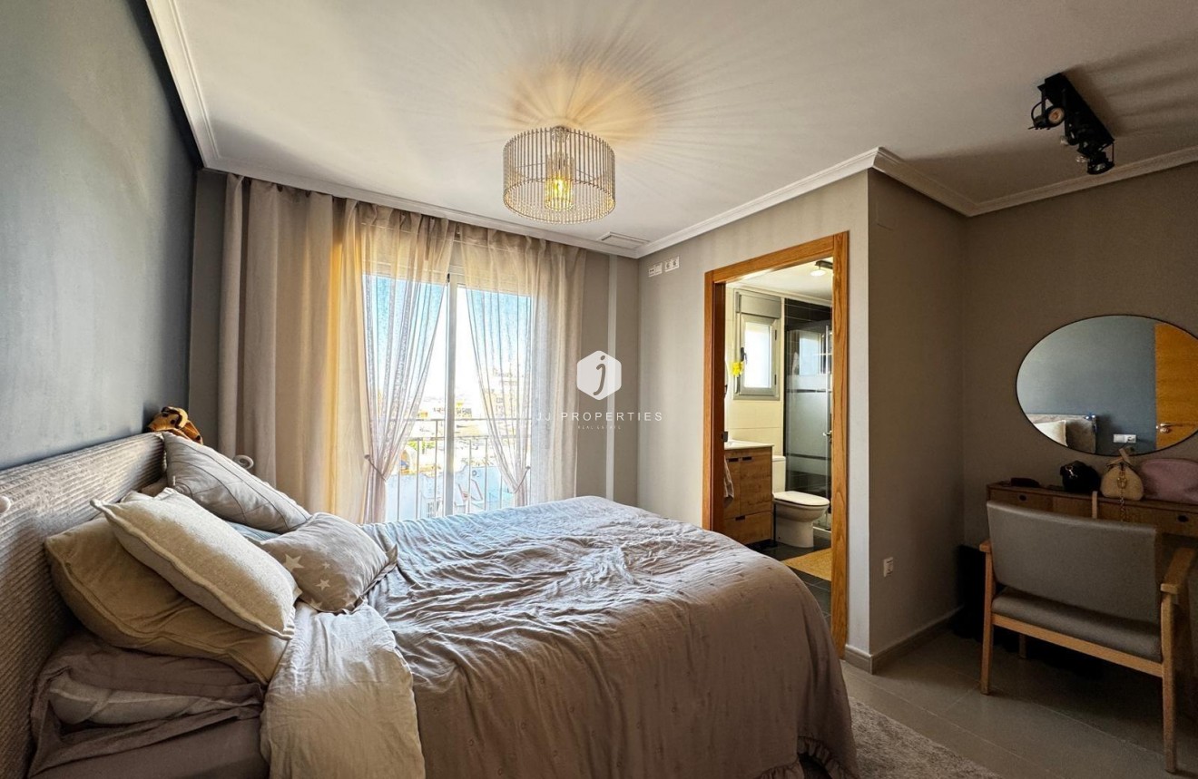 Resale - Apartment / flat -
Torrevieja - Playa del Cura