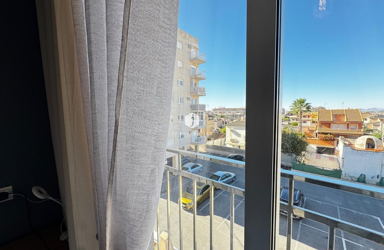 Resale - Apartment / flat -
Torrevieja - Playa del Cura